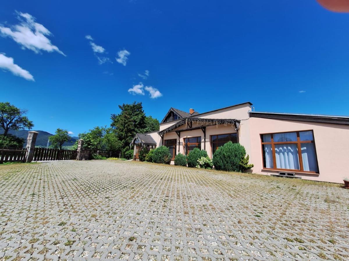 Vila Fenix B&B Ruzomberok Exteriér fotografie